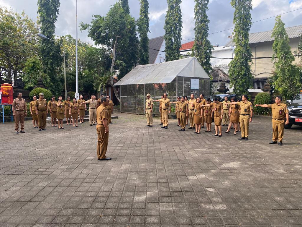 Pelaksanaan Apel Rutin Zona Integritas Kecamatan Kuta Selan, karena Desiplin merupakan kesadaran  untuk mau dan mampu  mematuhi aturan, nilai-nilai yang ada,  maupun norma yang berlaku diri sendiri maupun dalam lingkungan organisasi.