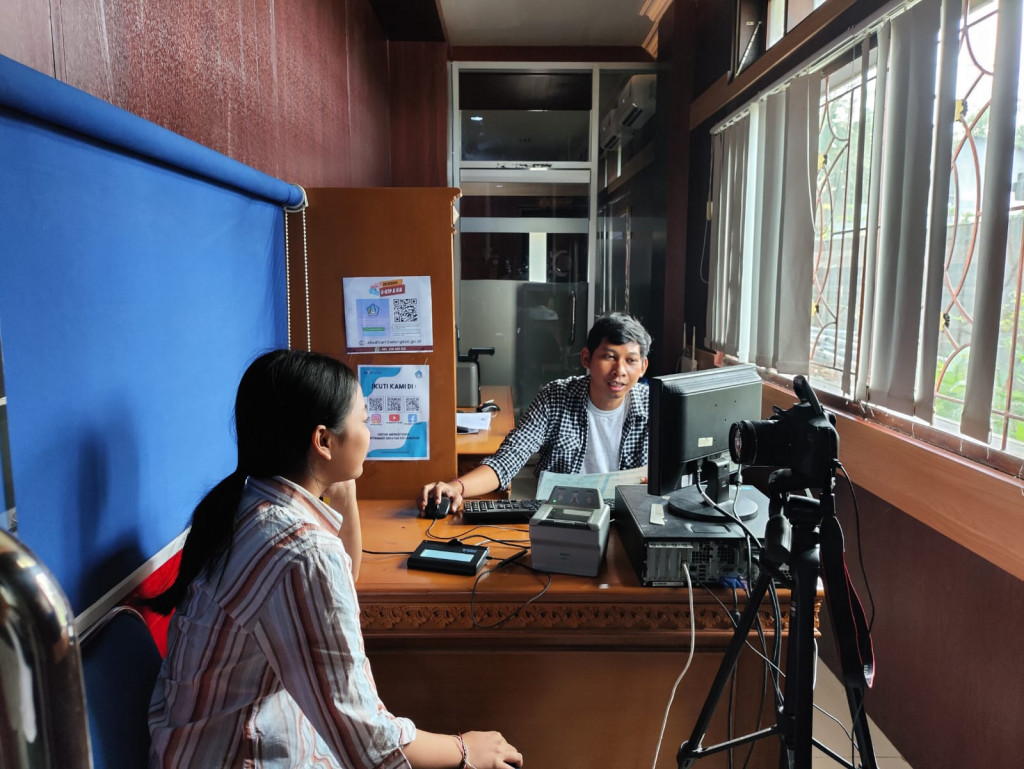 KUMIS BIMA layanan kuta selatan weekend service pelayanan prima merupakan inovasi yang dilakukan sebagai jawaban atas survei yang dilakukan oleh Pemerintah Kecamatan Kuta Selatan dimana ada jam layanan tambahan di hari sabtu.