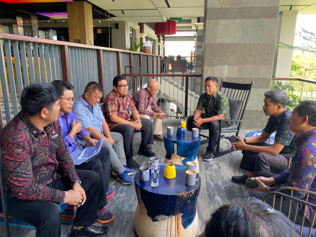Tim Inovasi PERJAKA Kecamatan Kuta Selatan Hadir bersama  General Manager The Nusa Dua, Management Renainssance Bali Nusa Dua dan lurah benoa dalam rangka binwas dan mediasi lanjutan