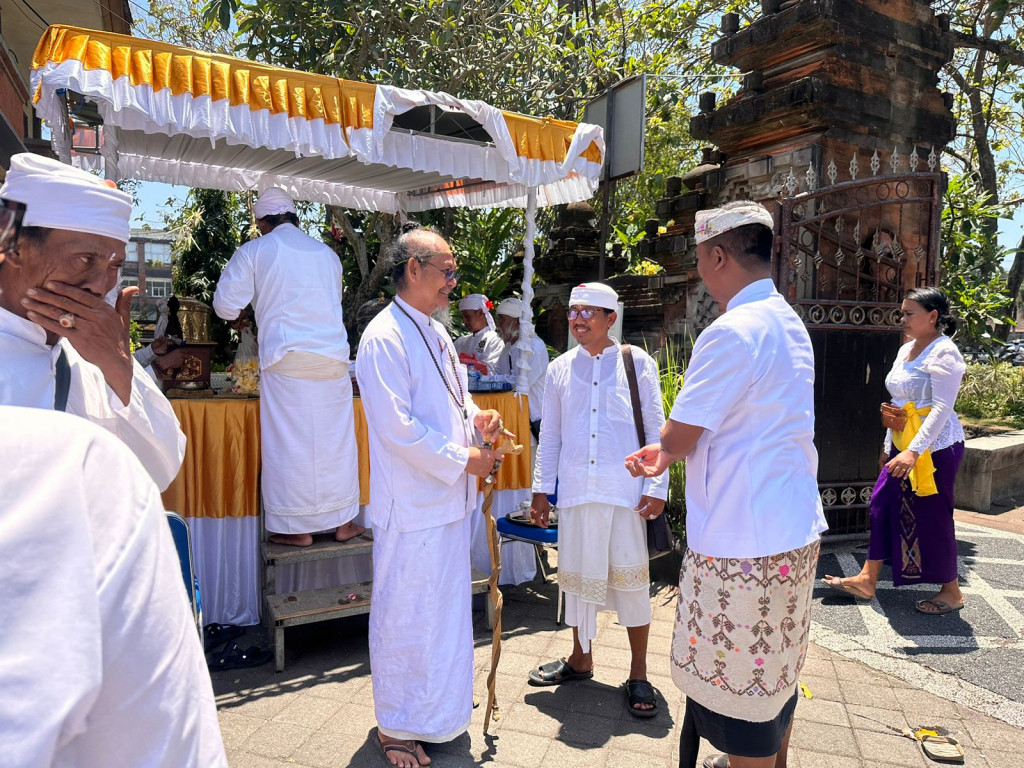 Pujawali  Pura  Swagina kantor camat kuta selatan yang dipuput oleh  Ida Pandita Mpu Wijanyasa Dharma Eka Sari dari Griya Puser Wana Bukit Sari