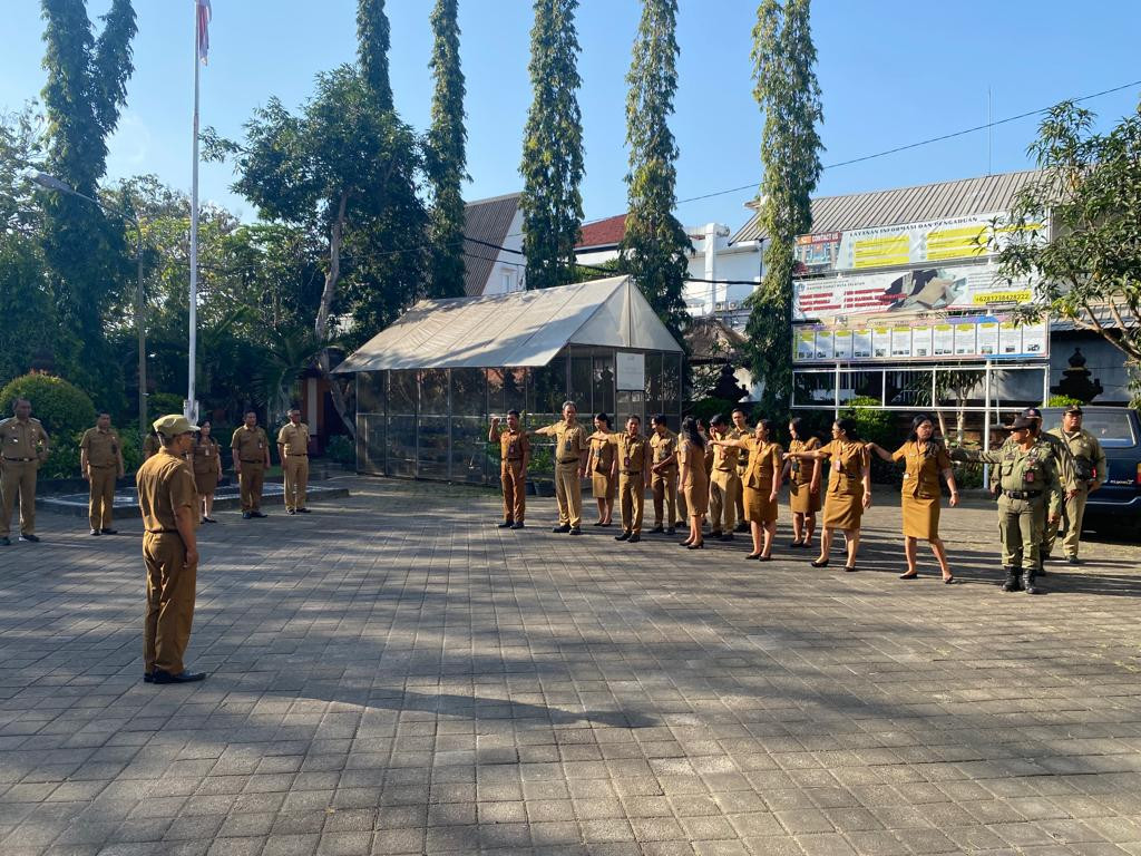 Pelakasanaan Apel Pagi dilanjutkan dengan evaluasi mingguan Inovasi layanan GPP, KUMIS BIMA, GADIS MANIS, PERJAKA, MADULANGSAT dan PANDUMAS