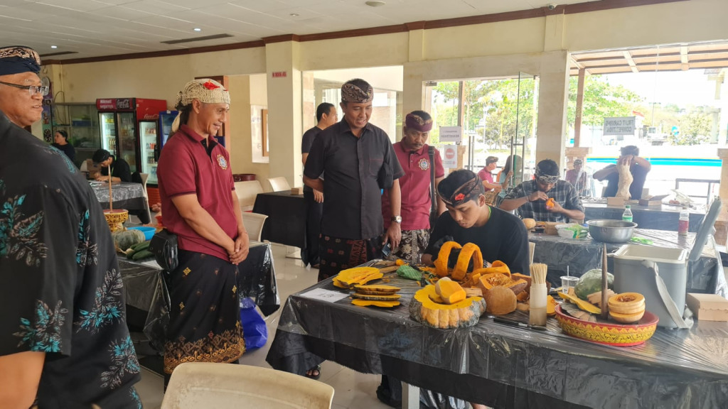 Lomba Bali Fruit Carving Competition bekerja sama dengan Listibya Kecamatan Kuta Selatan bertempat di Politeknik Pariwisata Negeri Bali