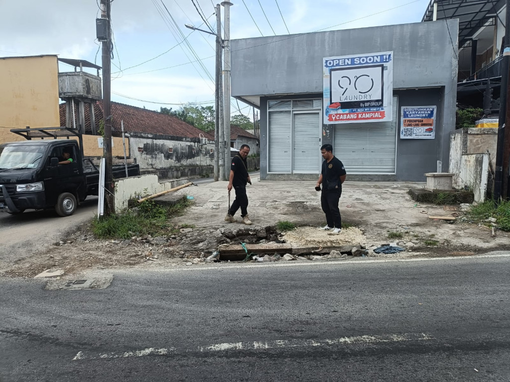 Tim Inovasi PANDUMAS Kecamatan Kuta Selatan melakukan binwas utilitas di kawasan lingkungan menesa Kelurahan Benoa