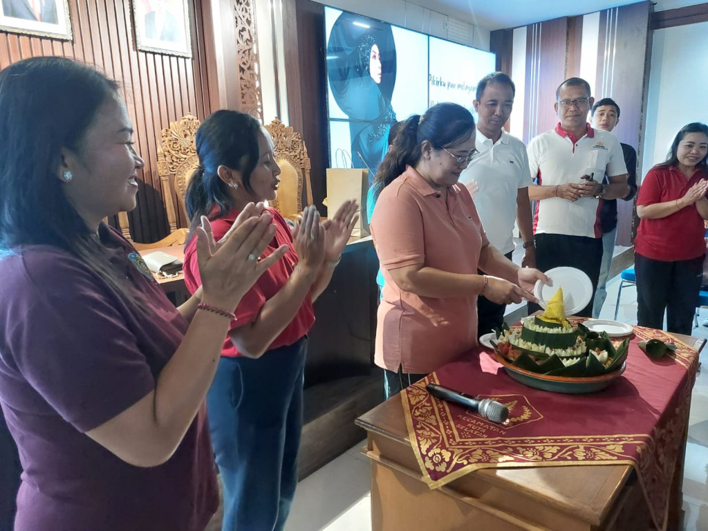 Peringatan Hari Ibu Ke-95 di Kecamatan Kuta Selatan