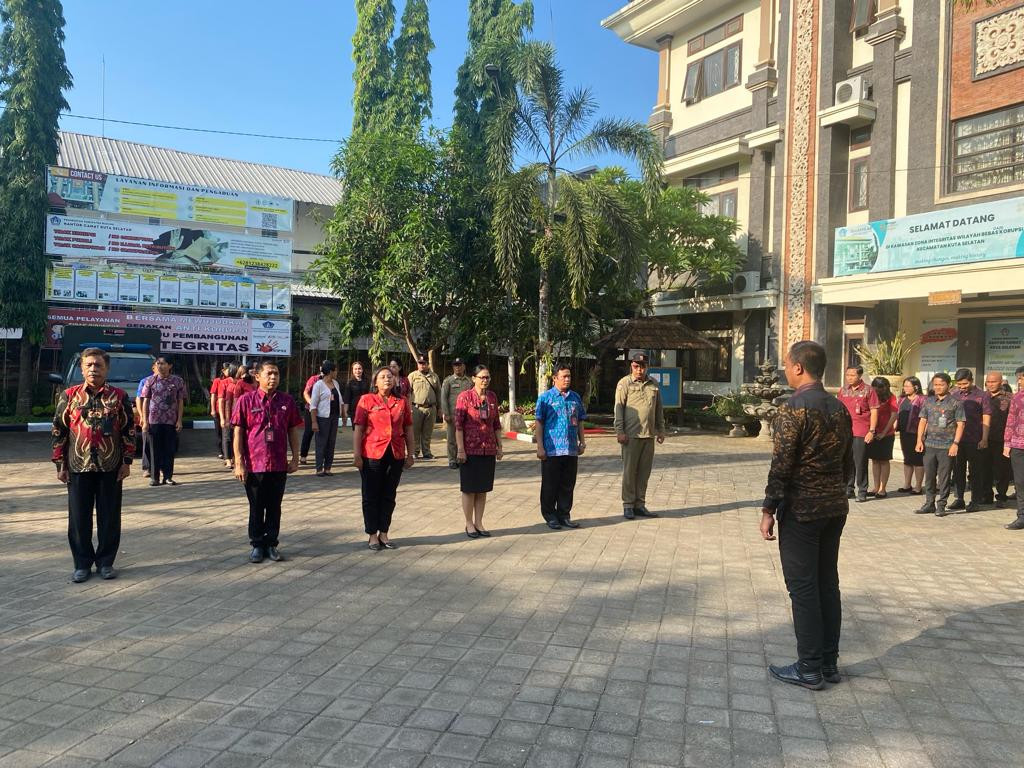 Apel dan arahan umum camat kuta selatan awal tahun 2024 guna mewujudkan layanan yang unggul, inovatif dan berintegritas
