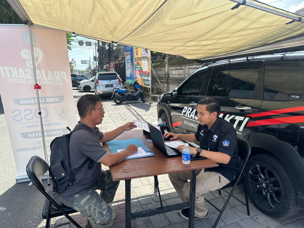 Layanan mandiri inovasi PRAJA SAKTI Kecamatan Kuta Selatan hari ini dilaksanakan di Pasar Desa Adat Jimbaran, komitmen kami memberikan layanan yang mudah, cepat, sederhana