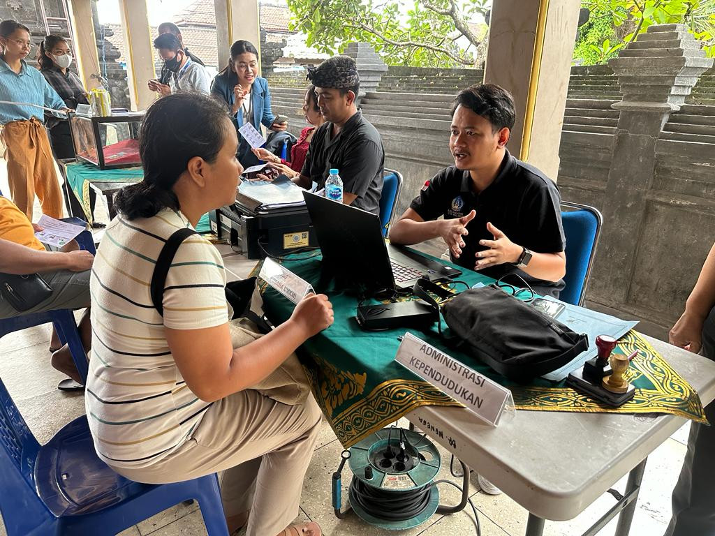 Pelayanan terintegrasi PRAJA SAKTI Kecamatan Kuta Selatan dilaksanakan di Kelurahan Jimbaran, layanan berdampak ini diberikan  guna  mewujudkan layanan yang unggul, inovatif dan berintegritas