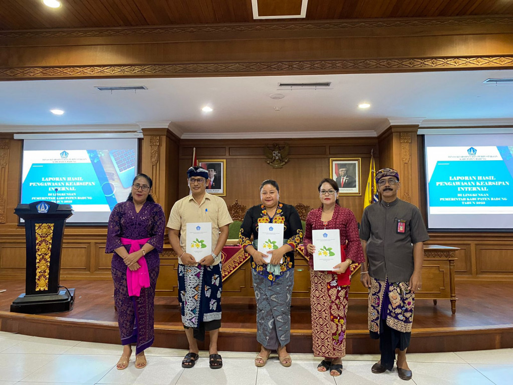 Penyerahan Laporan Audit Kearsipan Internal Kepada Masing-Masing Perangkat Daerah di Lingkungan Pemerintahan Kab Badung Kecamatan Kuta Selatan mendapatkan nilai sebesar 89,30 dengan kategori A (memuaskan)