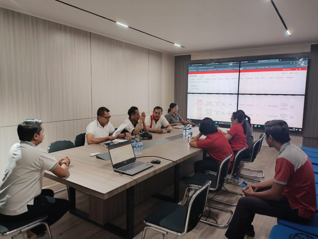 pemerintah kecamatan Kuta Selatan secara rutin setiap hari Jumat melaksanakan evaluasi serapan dan laporan kegiatan Di masing-masing PPTK termasuk di kelurahan