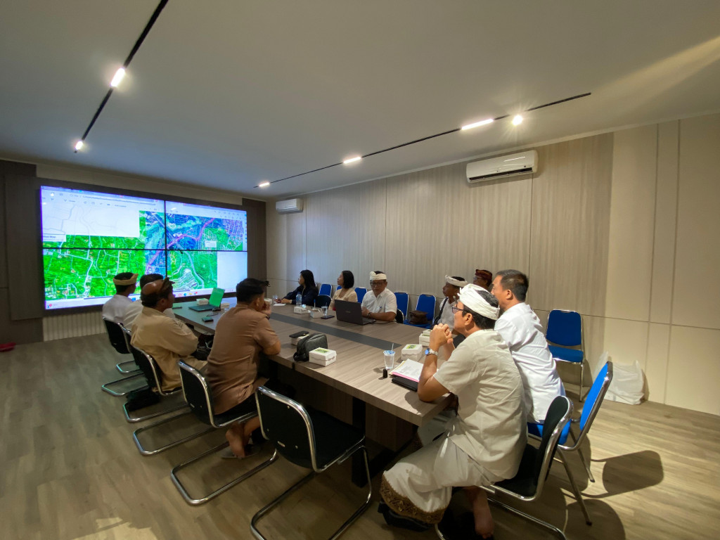 Pembahasan Lanjutan Jalan Lingkar Selatan ( JLS ) yang dipimpin langsung Camat Kuta Selatan bersama Tim PUPR, Lurah Jimbaran dan Perbekel Pecatu bertempat di Ruang Rapat Kantor Camat