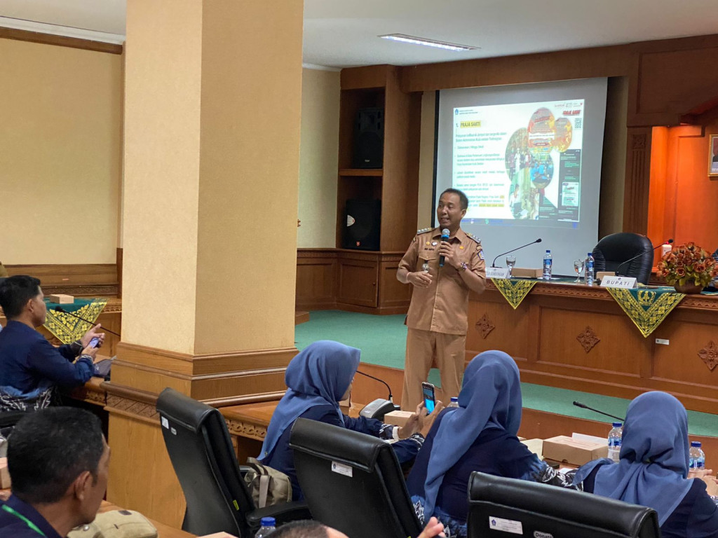 Camat kuta Selatan sebagai narasumber PKP Kabupaten Banjar Provinsi Kalimantan Selatan dengan tema Program inovatif pemerintah Kecamatan yang unggul, berkarakter dan berintegritas