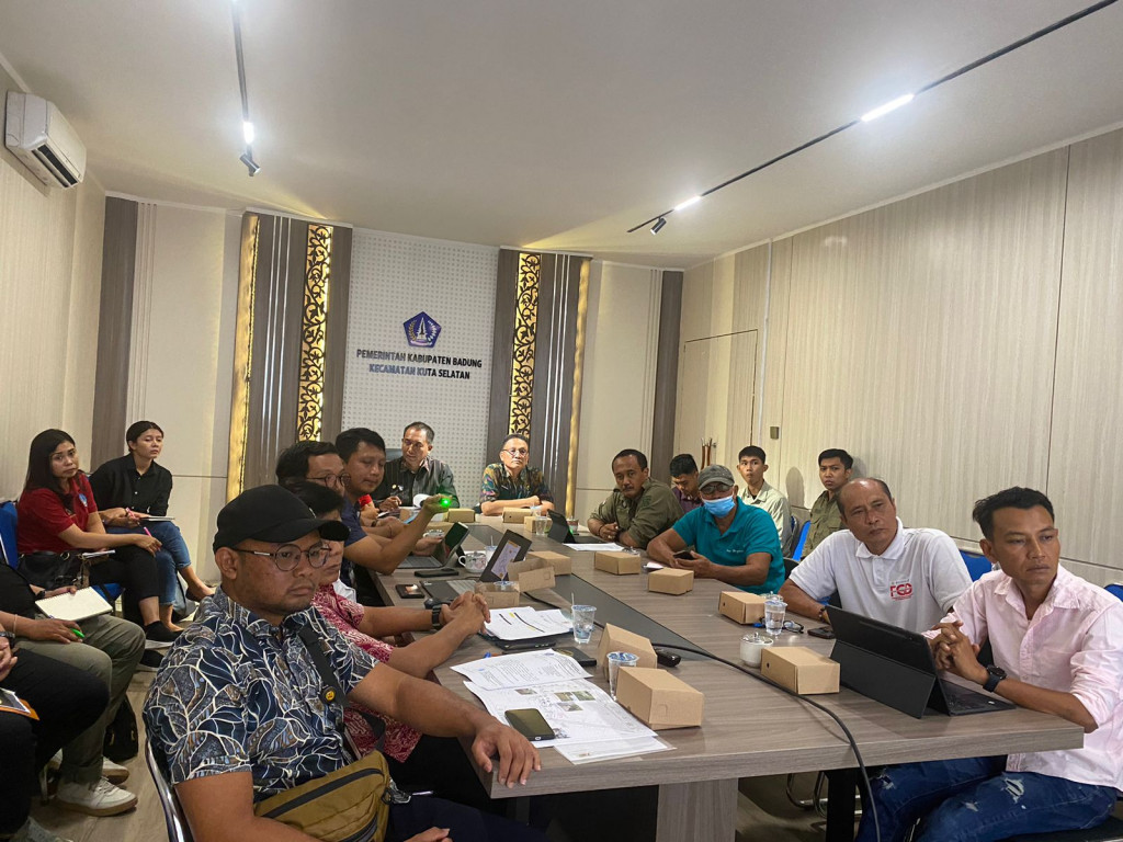 Rakor pembahasan penataan jalan dan pengendalian banjir Bypass Ngurah Rai Simpang MC D dan Jl Uluwatu Balai pelaksana jalan nasional, PUPR Badung, BPN Badung Camat Kuta Selatan, Lurah Jimbaran, Perbekel Ungasan, Ketua LPM Jimbaran bertempat di Ruang Perte