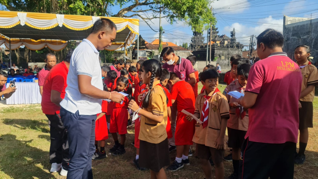 Pembukaan Bulan Bakti Gotong Royong Masyarakat Desa Ungasan ke XXI yang diisi dengan kegiatan kerja Bakti dan Bakti sosial masyarakat