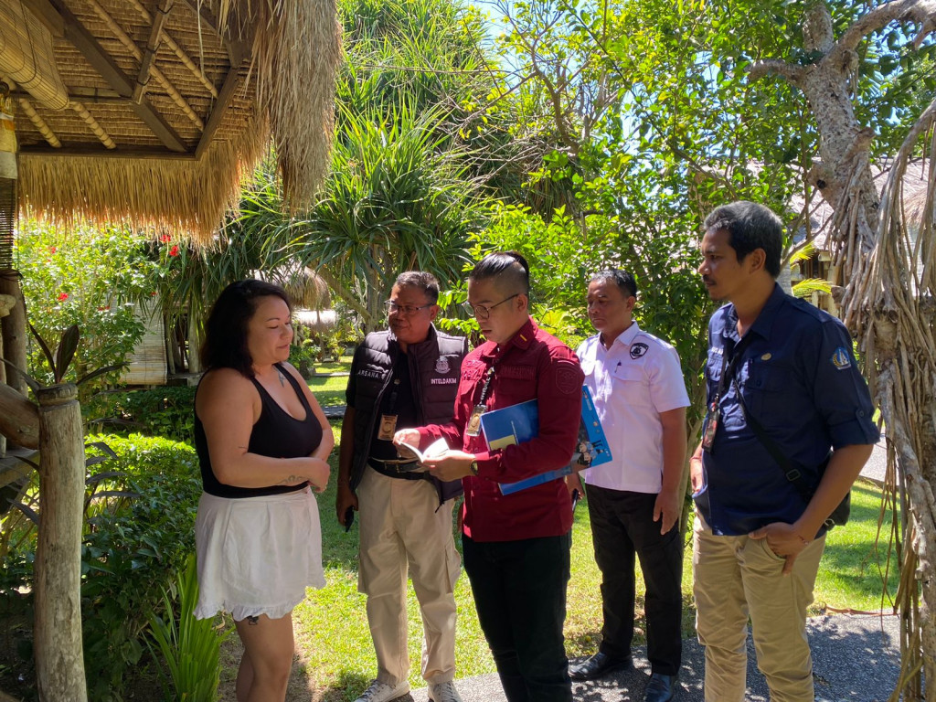 Pelaksanaan pengendalian operasi bersama  SATGAS Tim Gabungan TIMPORA (Tim Pengawasan Orang Asing) di Desa Pecatu dan Kelurahan Benoa