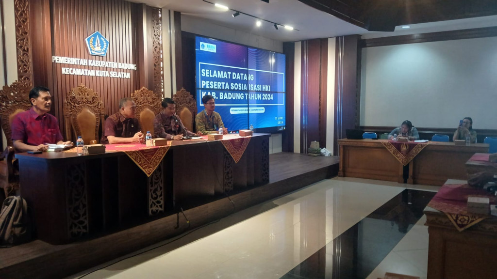 Pelaksanaan sosialisasi hak kekayaan intelektual di kantor camat kuta selatan
