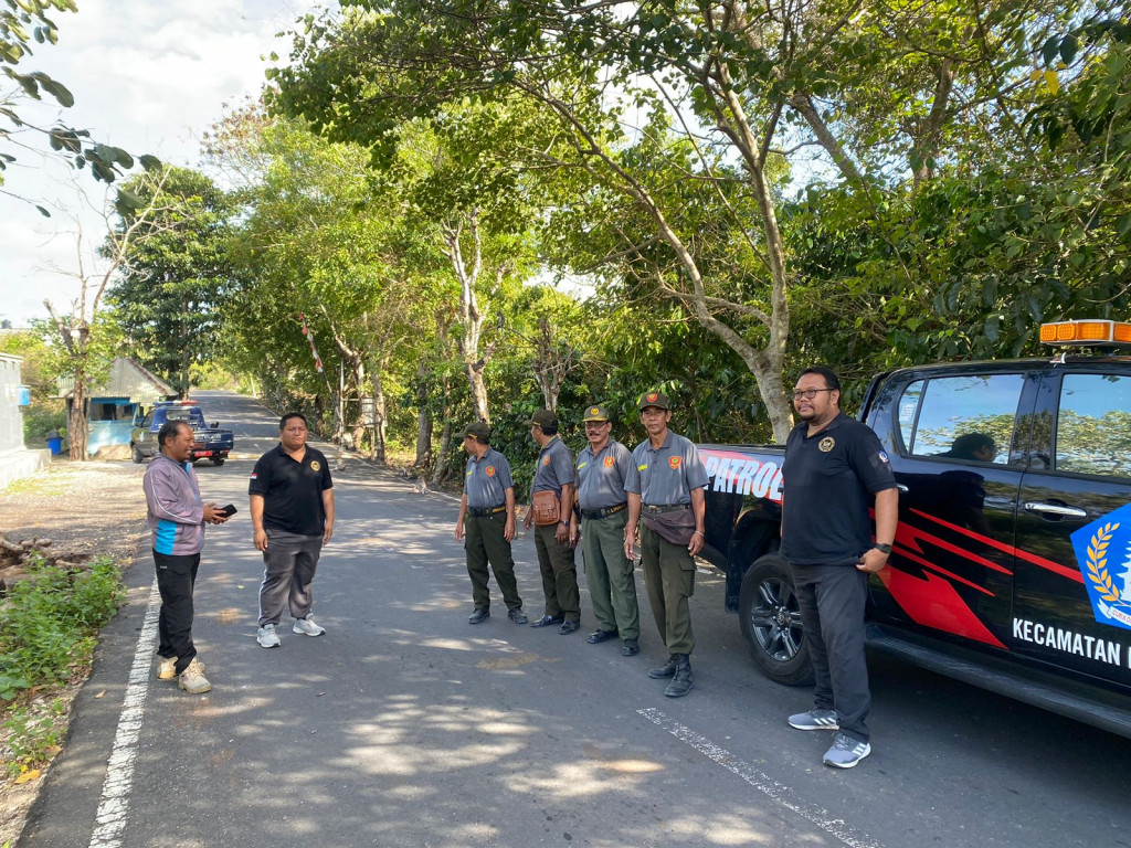 Program patroli jaga kota Kecamatan Kuta selatan bersama dengan Linmas kelurahan Benoa melaksanakan pengendalian dan pengawasan terhadap hewan yang  tidak dikandangkan