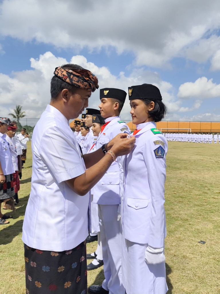 Pengukuhan PASKIBRAKA Kecamatan Kuta Selatan bertempat di Monumen Pahlawan Carangsari.