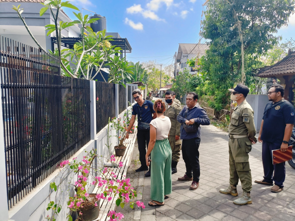 Melalui inovasi MADULANGSAT Trantib Kecamatan Kuta Selatan melaksanakan pengendalian lingkungan atas laporan masyarakat atas limbah rumah tangga di lingkungan anggaswara kelurahan jimbaran
