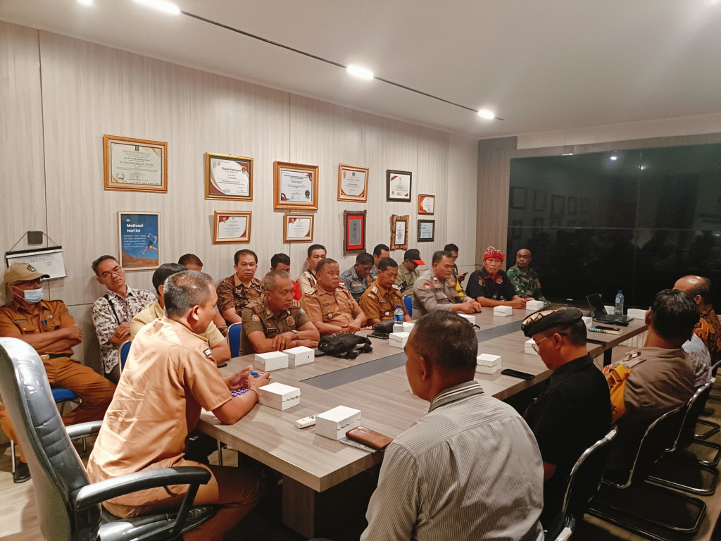 Rakor Ketentraman dan ketertiban Umum dan pengendalian Penduduk Non Permanen di Kecamatan Kuta Selatan dengan melibatkan TNI/Polri, Desa/Kelurahan, Desa Adat, Pol PP, Linmas, Bakamda dan FKUB