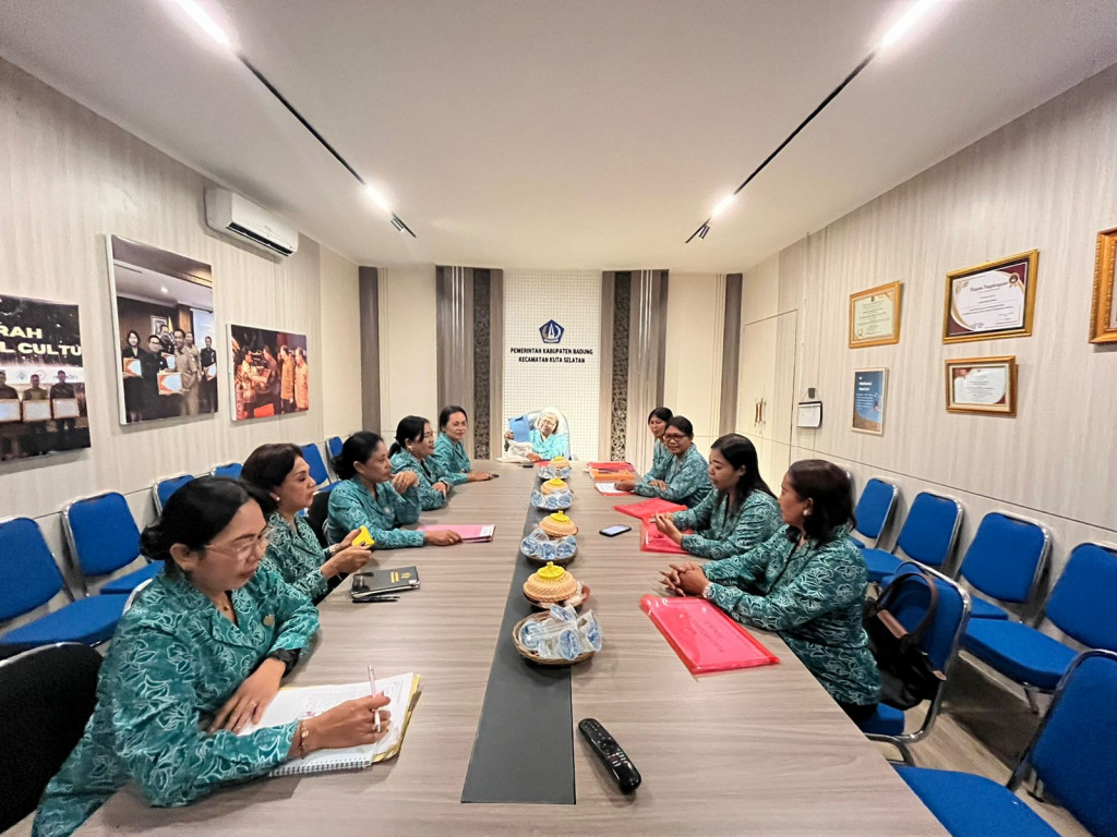Monitoring dan Evaluasi Penerapan 10 Program Pokok PKK Kecamatan Kuta Selatan oleh TP PKK Kabupaten badung