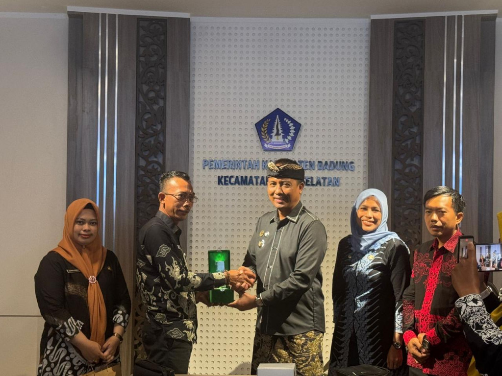 Kunjungan kerja Lurah Se Kabupaten Paser Kalimantan Timur dalam rangka studi tiru Inovasi berdampak di Kecamatan Kuta Selatan