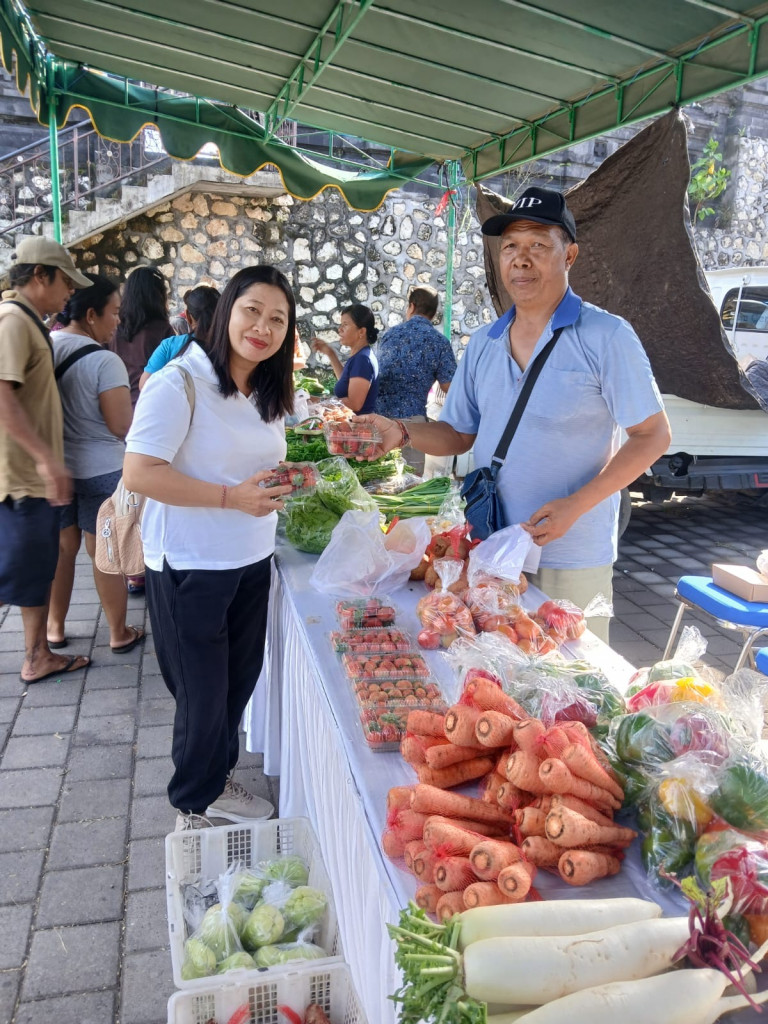 Pelaksanaan Operasi Pasar yang dilaksanakan di Desa Ungasan
