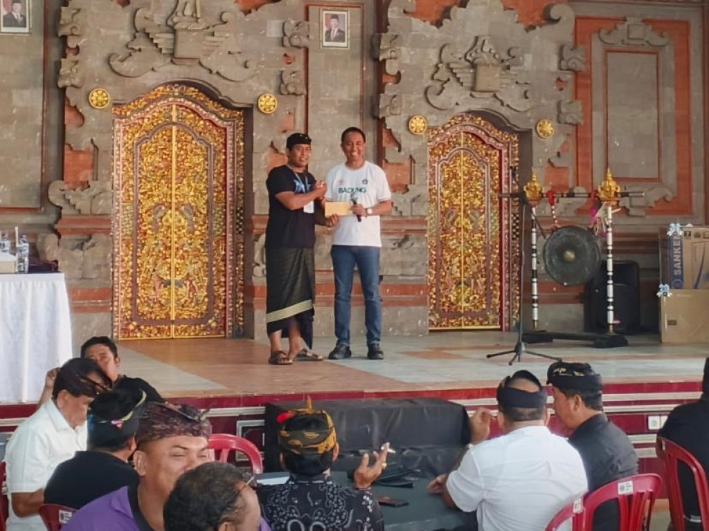 Camat Kuta Selatan Buka Turnamen Ceki di Banjar Peminge: Sekaa Teruna Diapresiasi atas Pelaksanaan Olah Raga Tradisional