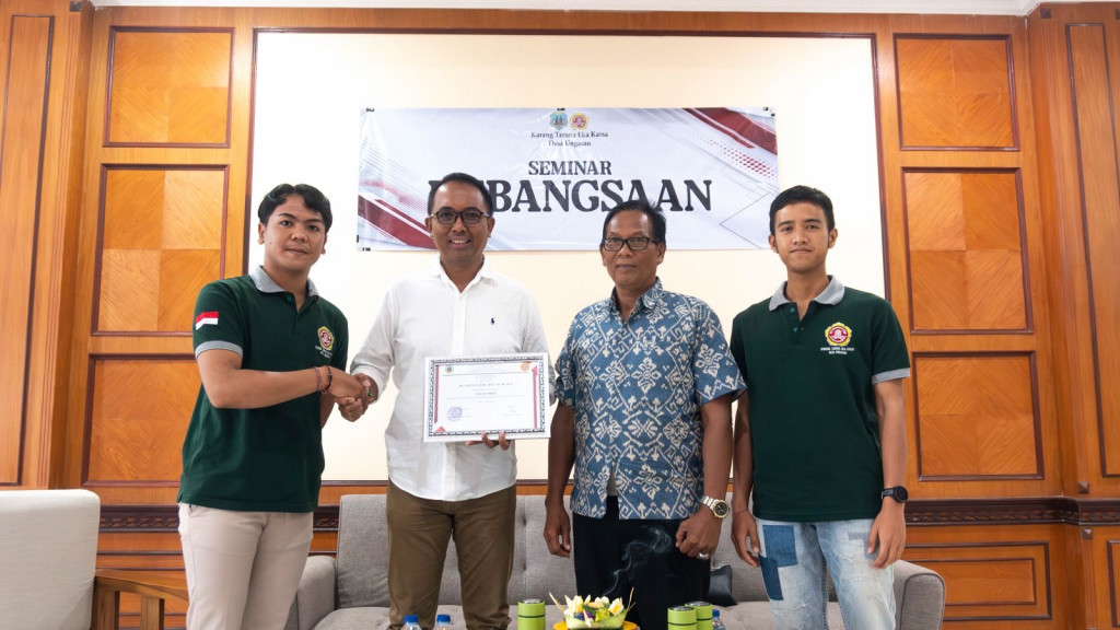 Berdialog dan berdiskusi dengan generasi muda Maju, bertumbuh dan berkembang bersama karang taruna