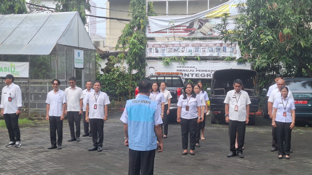 Sosialisasi secara rutin diberikan kepada pegawai di lingkungan Kecamatan Kuta Selatan dari Tenaga Penyuluh Anti Korupsi (PELOPOR) KPK atas nama I Wayan Hartawan yang merupakan Pegawai Pemerintah Kecamatan Kuta Selatan