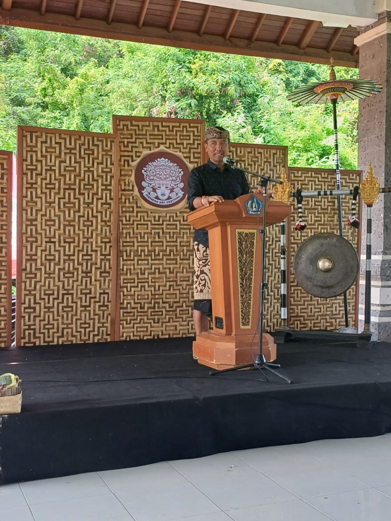 Camat Kuta Selatan Buka kegiatan Menega Art Festival bertempat di Wantilan Kwari Jimbaran yang diikuti seniman Topeng, Sketsa dan Ogoh Ogoh Mini Se Bali