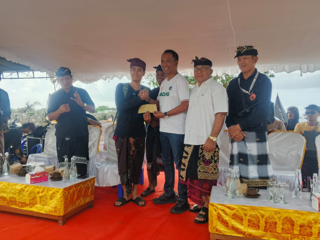 Camat Kuta Selatan Buka Sawangan Kite Festival 2025: Sekaa Taruna Dorong Pelestarian Budaya dan Kreativitas Anak Muda