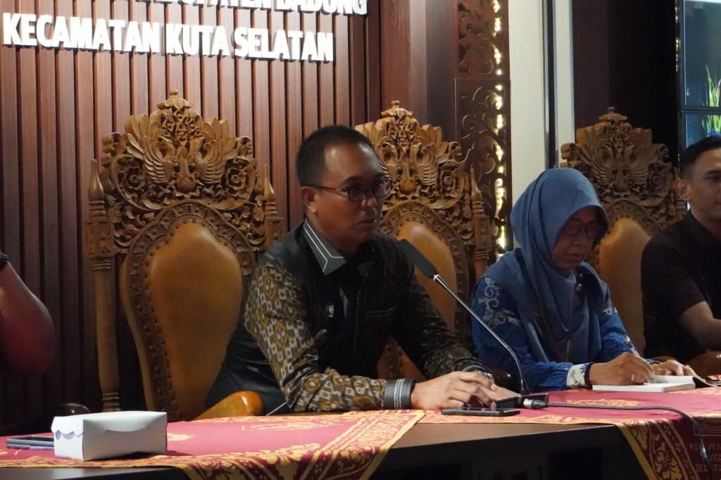 PEMKOT SURAKARTA PERKUAT TRANSFORMASI PELAYANAN PUBLIK  Lewat Studi Tiru Inovasi Kecamatan & Kelurahan di Kecamatan Kuta Selatan