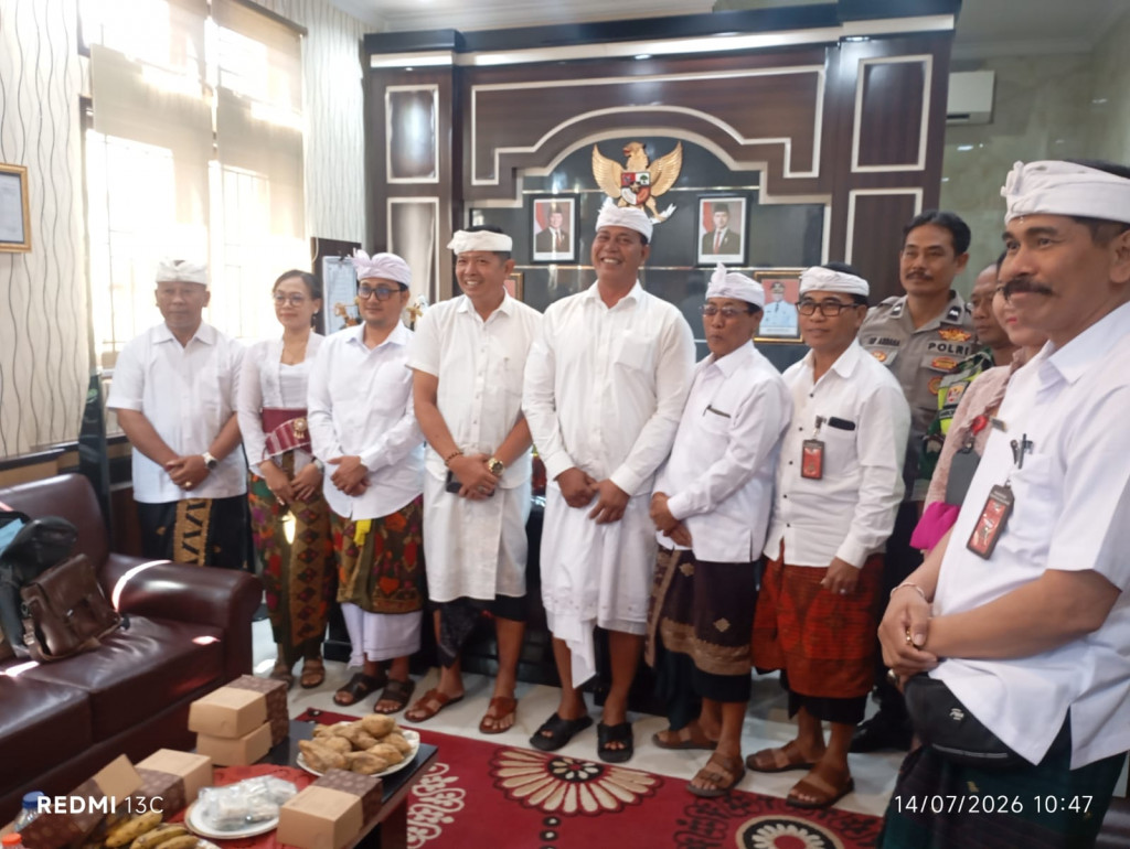 Bapak Camat Kuta Utara Menghadiri Undangan Penyerahan SK Kelian Banjar Dinas Campuan Asri Kauh