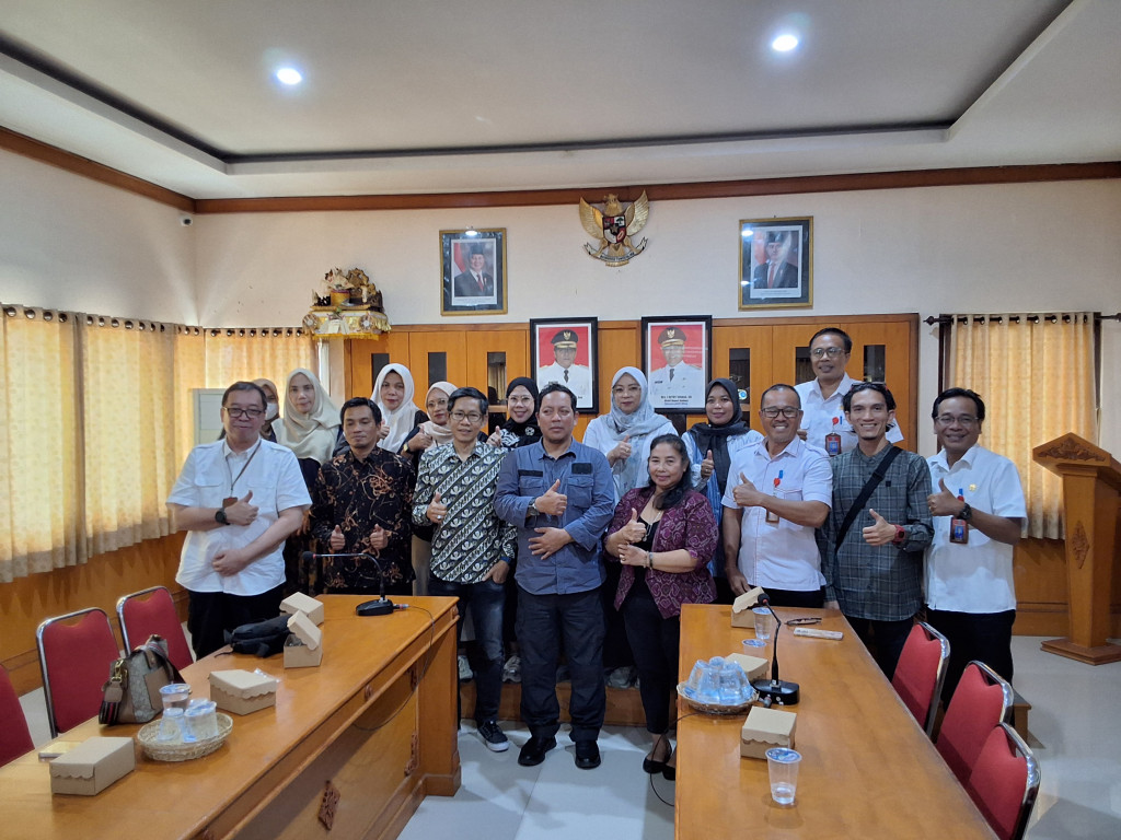 Menerima kunker study tiru dinas perindustrian dan perdagangan kabupaten kutai kartanegara di ruang pertemuan Perumda Pasar dan Pangan MGS. Rabu 26 Pebruari 2025.