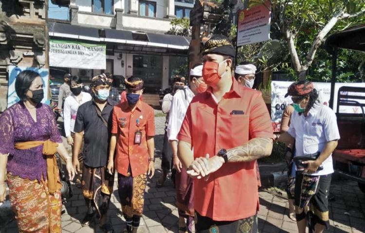 Bapak Camat Abiansemal IB Putu Mas Arimbawa, S.Sos mendampingi Anggota DPRD Provinsi Bali I Bagus Alit Sucipta, SH