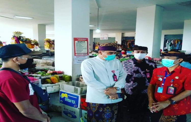 Bapak Camat Abiansemal mendampingi Kepala Dinas Koperasi Kabupaten Badung melakukan Monitoring Penerapan Protokol Kesehatan