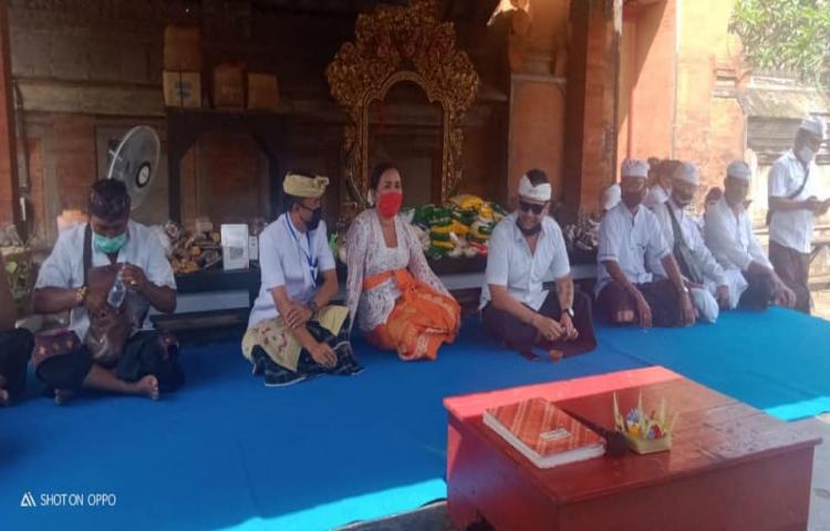 Melaspas dipura Dalem Desa Adat Tegal Darmasaba