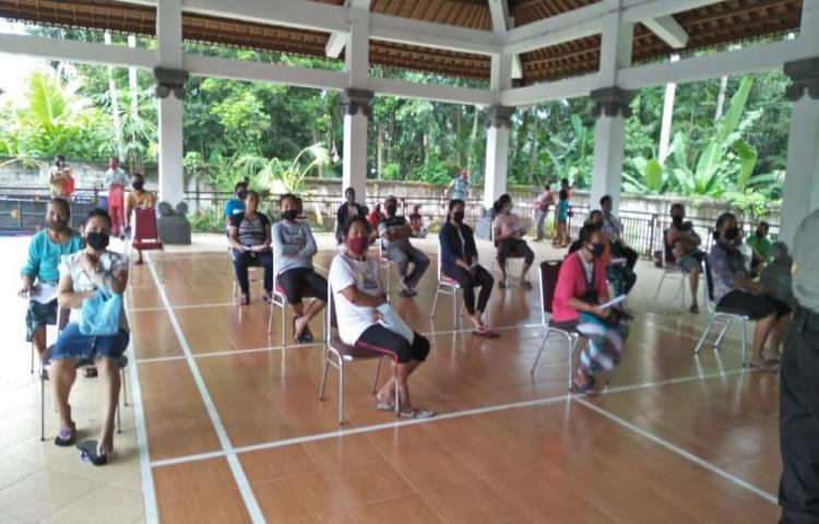 Pembagian Bantuan Langsung Tunai (BLT) di Desa Bongkasa