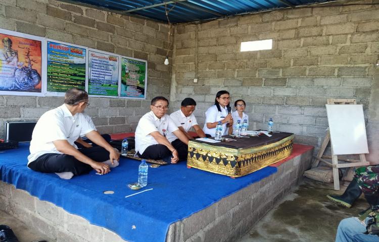 Pencanangan penanaman padi sehat ( organik) di Subak Umase Munduku Uma Njung, Desa Angantaka, Rabu(8/1).