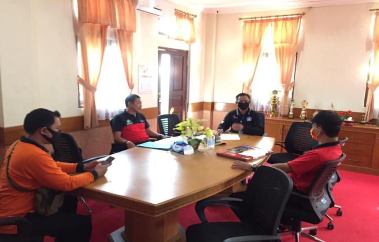 Penyerahan Brosur dari Dinas Perhubungan ( Koordinator Gugus Tugas Pencegahan Covid-19 Kabupaten Badung )