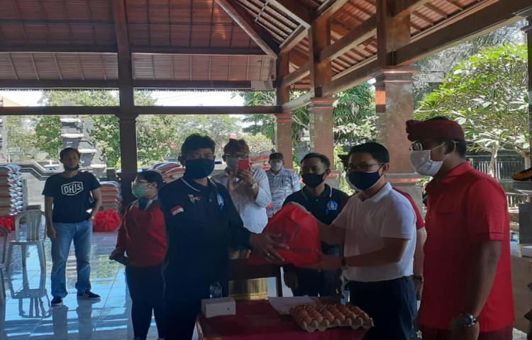 Penyerahan Sembako di beberapa Desa di Kecamatan Abiansemal