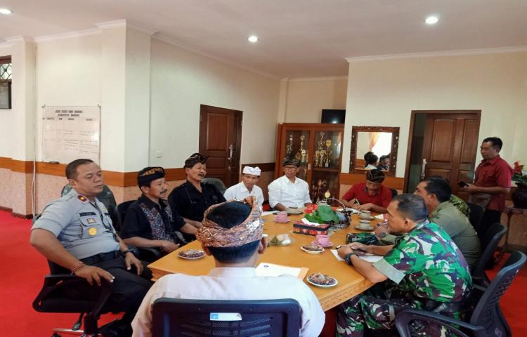 Rapat Pengurus Pasar Desa Blahkiuh dengan Bapak Sekretaris Camat Abiansemal
