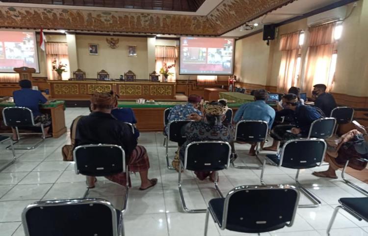 Video Conference Gubernur Bali dengan Bendesa Adat se-Provinsi Bali dalam rangka menyongsong Tatanan Baru Kehidupan Bali Era Baru serta Pencegahan Penanganan Gering Agung Covid-19
