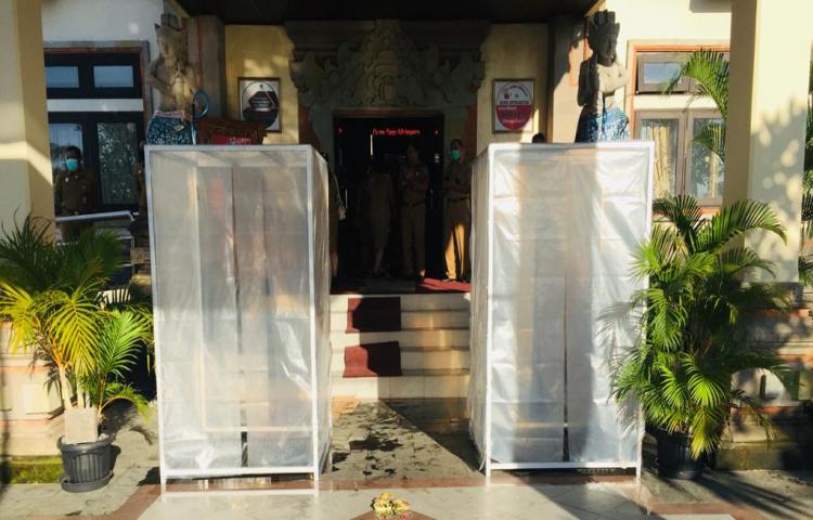 Bapenda Badung Pasang Bilik Disinfektan