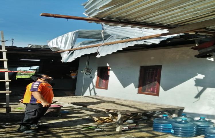 Angin Puting Beliung di Banjar Gunung Pande, Desa Tumbak Bayuh, Kecamatan Mengwi Tanggal 13 Oktober 2020