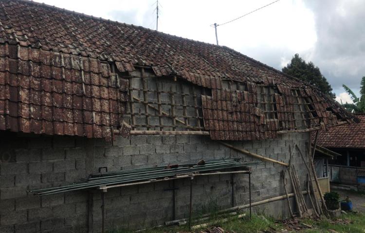 Atap Rumah Roboh di Banjar Pelaga, Desa Pelaga, Kecamatan Petang Tanggal 22 Januari 2020