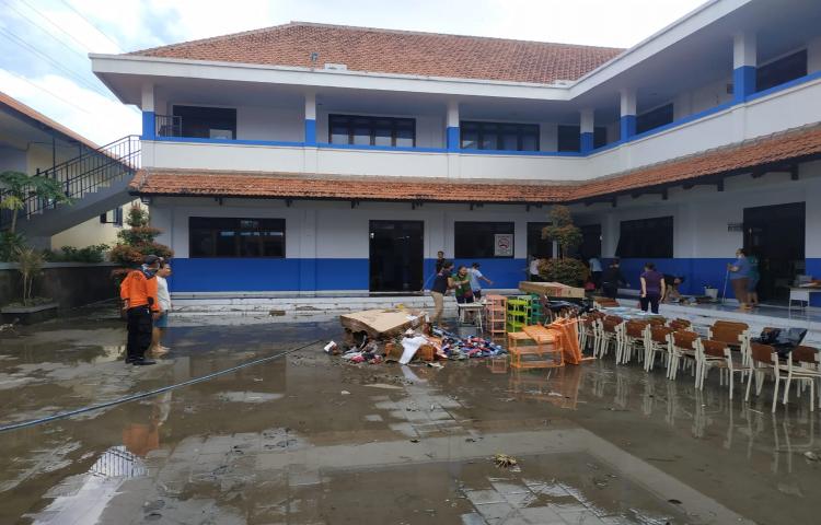 Banjir di SD Imanuel , Jalan Raya Dalung No.1, Banjar Untal Untal, Desa Dalung, Kecamatan Kuta Utara Tanggal 01 Juni 2020