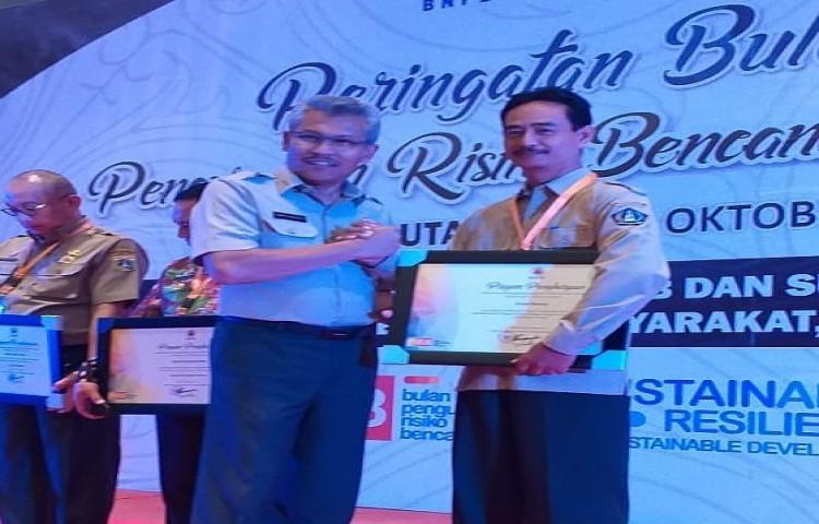 Kabupaten Badung menerima penghargaan dari BNPB atas partisipasi pelaksanaan Program Pengurangan Risiko Bencana