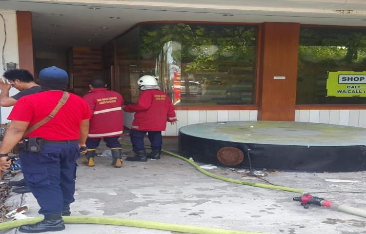 Kebakaran ( Ruko Kosong ) di Jalan Sunset Road Simpang 5, Banjar Legian Kaja, Desa Legian, Kecamatan Kuta