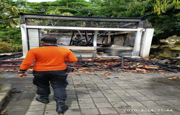 Kebakaran Bangunan Loket di Areal Parkir Pura Uluwatu, Lingkungan Banjar Tengah, Desa Pecatu, Kec. Kuta Selatan Tgl 14 April 2020